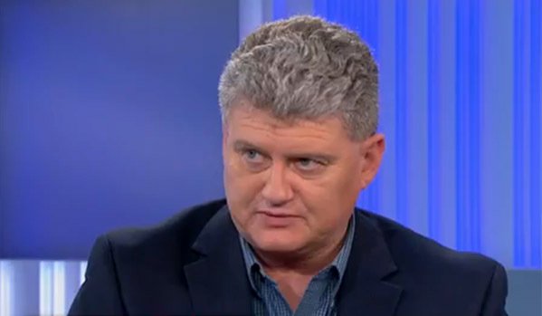 Lon Snowden doesn`t want his son back in US, he`s safe in Russia - VoR reporter