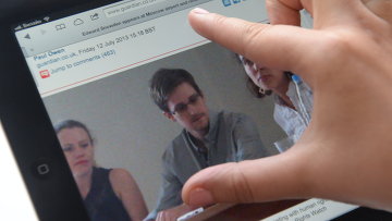 Snowden still in transit zone, but wants to live in Russia - lawyer