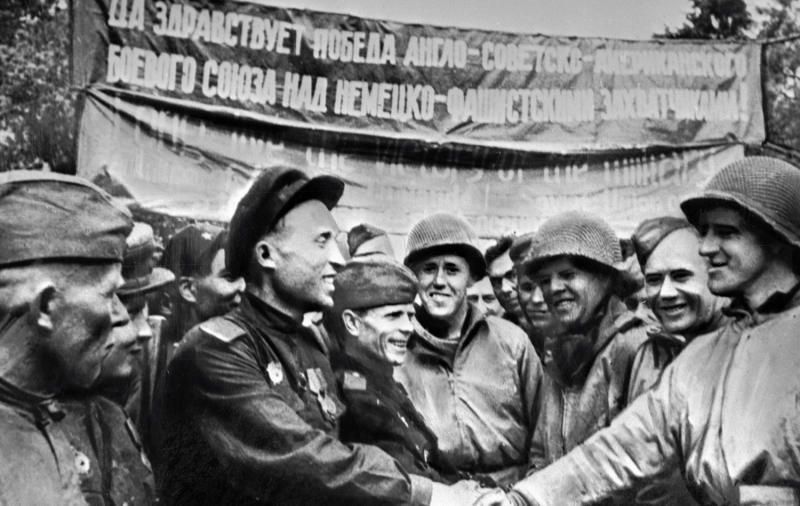 В Москве будет открыта скульптурная композиция «Встреча на Эльбе»