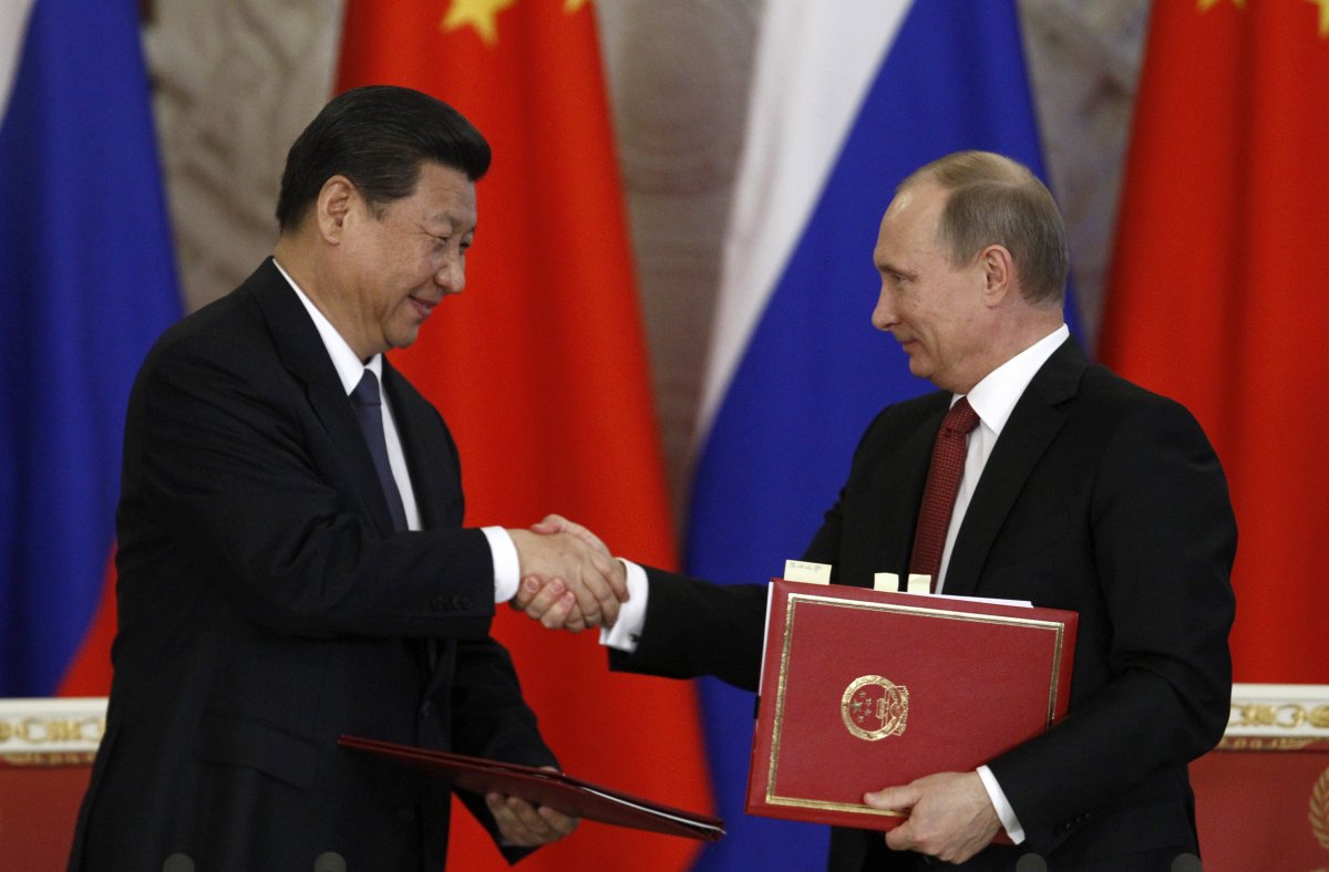 US, EU Drive Russia and China Together as Sanctions Backfire