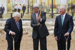 Henry Kissinger (L) with Secretary of State John Kerry and former Secretary of State James Baker in September 2014 (Chip Comodevilla, Getty Images)
